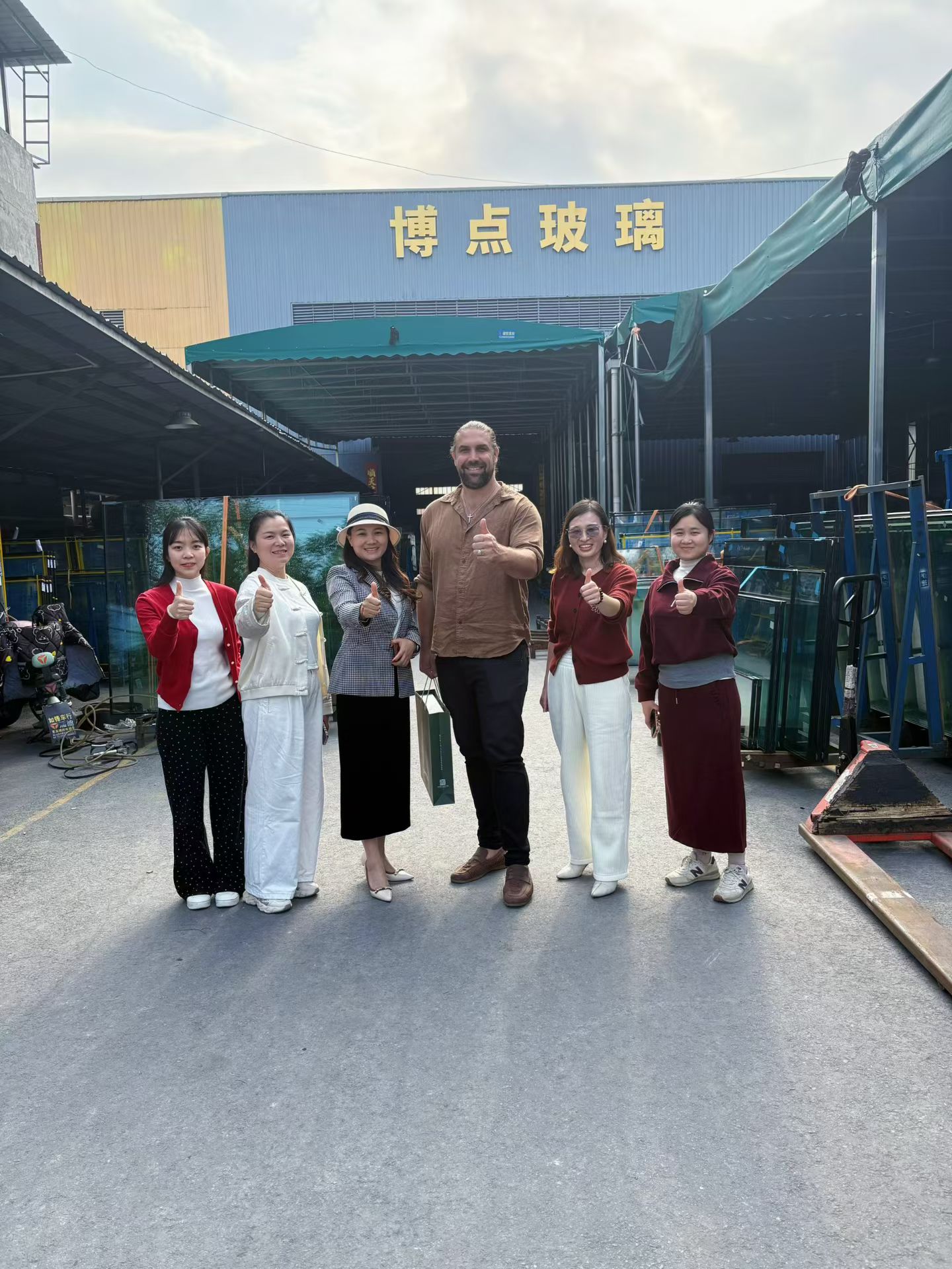 International buyer visiting BDGLASS workshop